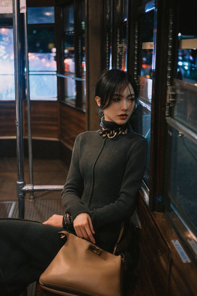 唐嫣好挺拔的身姿颇有贵妇气质米乐m6登录入口东方大美人(图3)