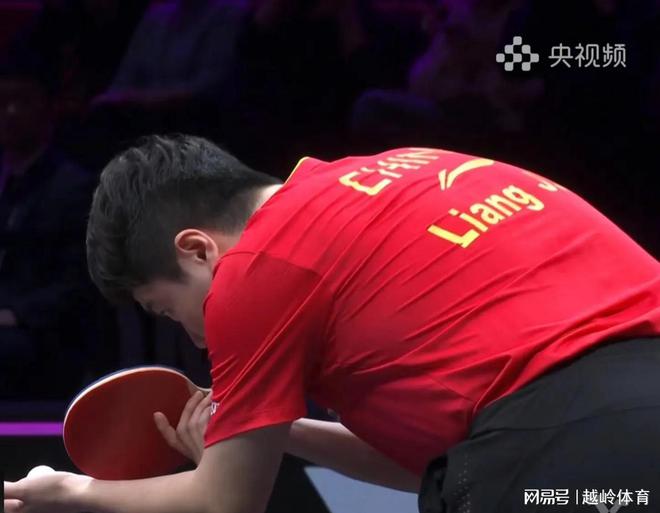 布伦决胜局8-1开好头 坐等林诗重庆冠军赛：梁靖崑3-2险胜小勒(图2)