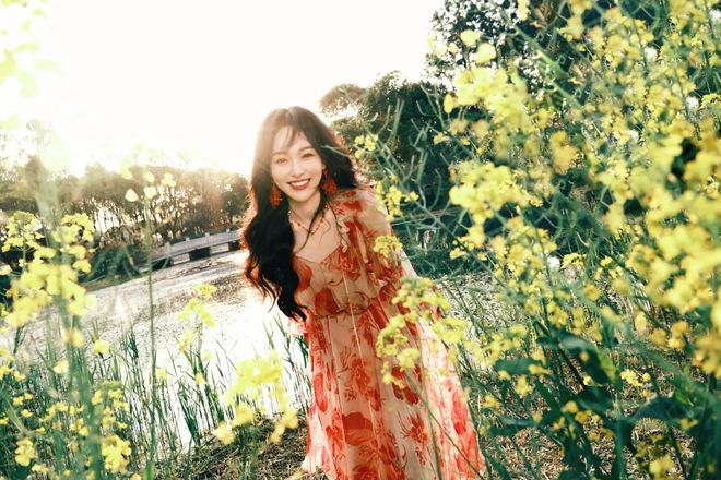 松弛感成为女明星的新战场唐嫣的公园漫步照爆红：当(图6)